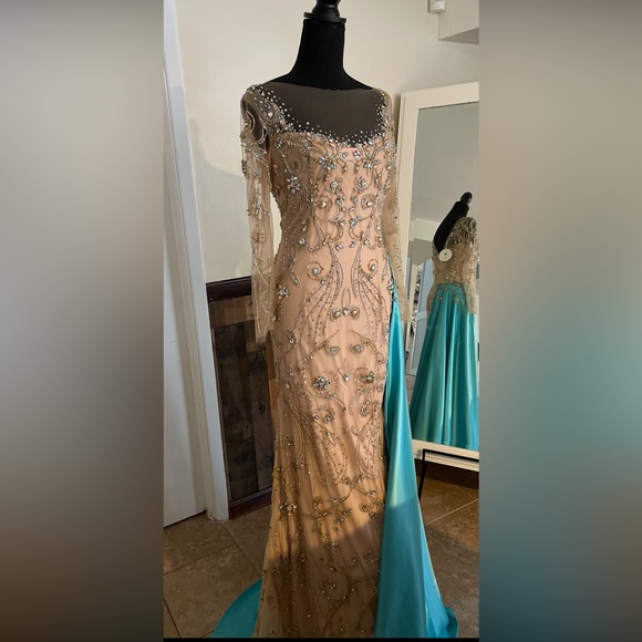 Couture gown - Picture 2 of 3